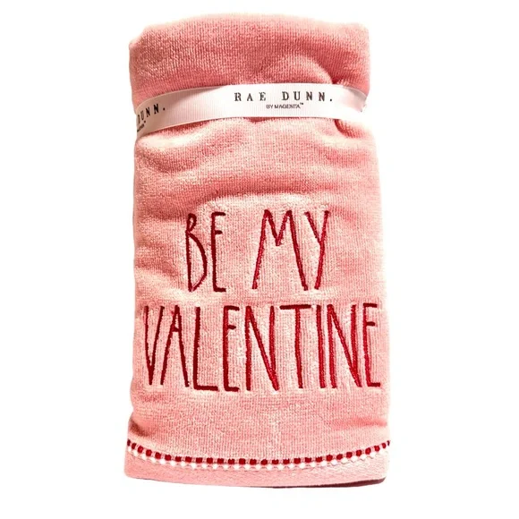 Rae Dunn Valentines Hand Towels Set of 2  Pink with Red ‘BE MY VALENTINE’   NWT - Picture 3 of 3